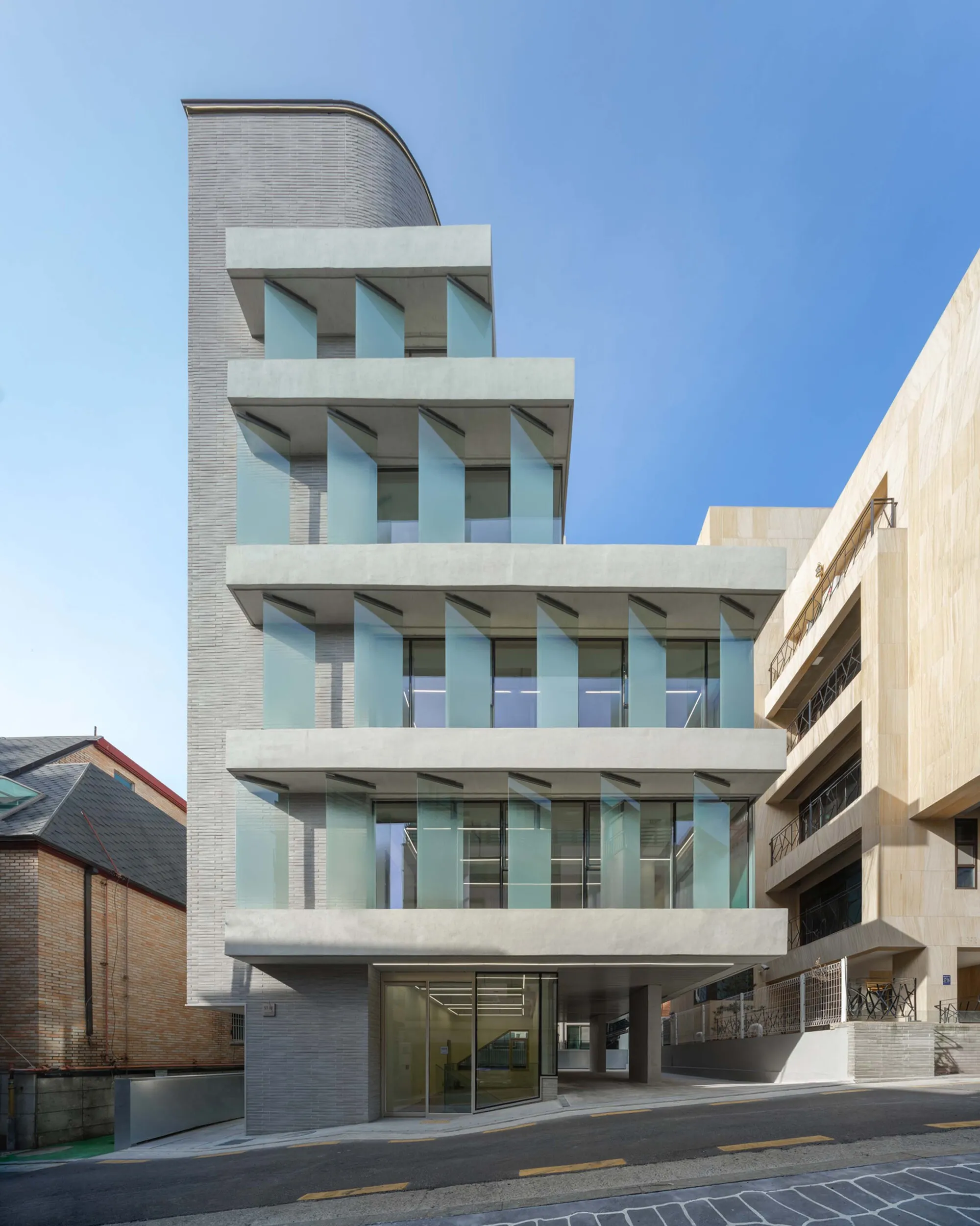 Nonhyun 169: Small Commercial Architecture in Seoul