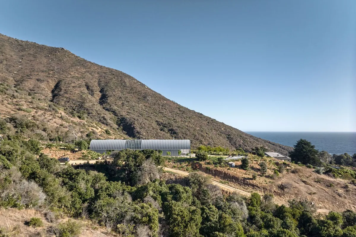 Zapallar House Studio by Grass+Batz Arquitectos: A Coastal Retreat for Creativity and Community