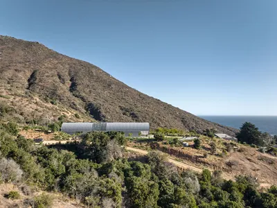 Zapallar House Studio by Grass+Batz Arquitectos: A Coastal Retreat for Creativity and Community