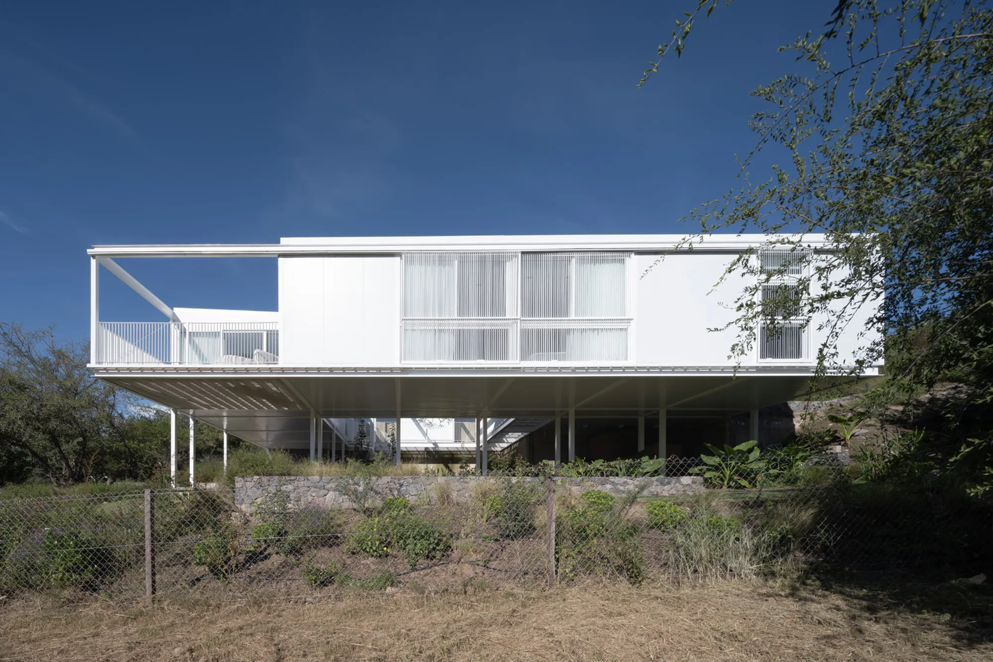 Villa 471 by Estudio Autónomo Arquitectura: Contemporary Modular Elegance in Mendiolaza