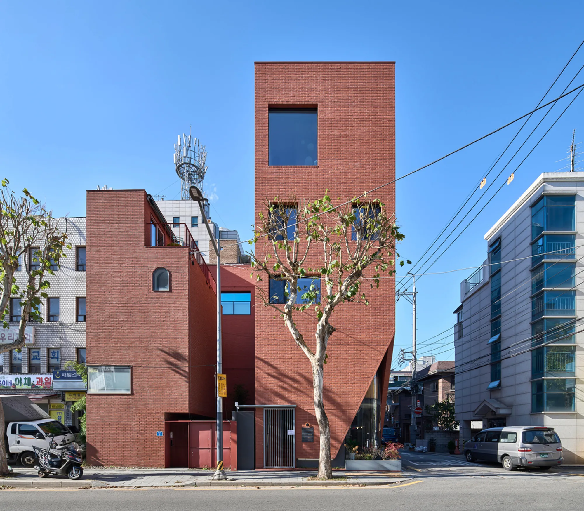 Samseon-dong Mixed-Use Building by a round architects: A Contemporary Brick Landmark in Seongbuk District
