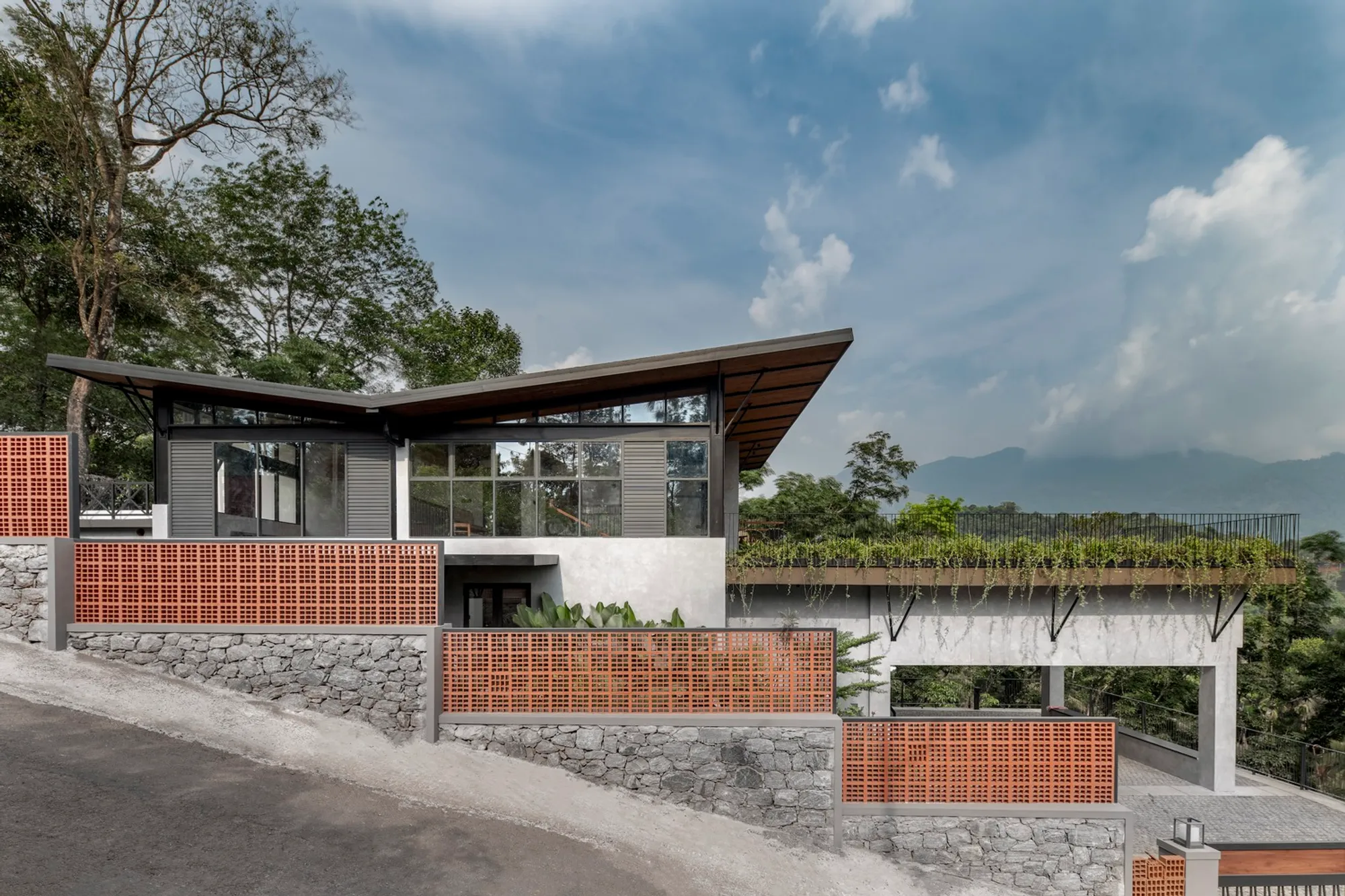 Casa Maya: A Mountain Retreat That Harmonizes With Nature