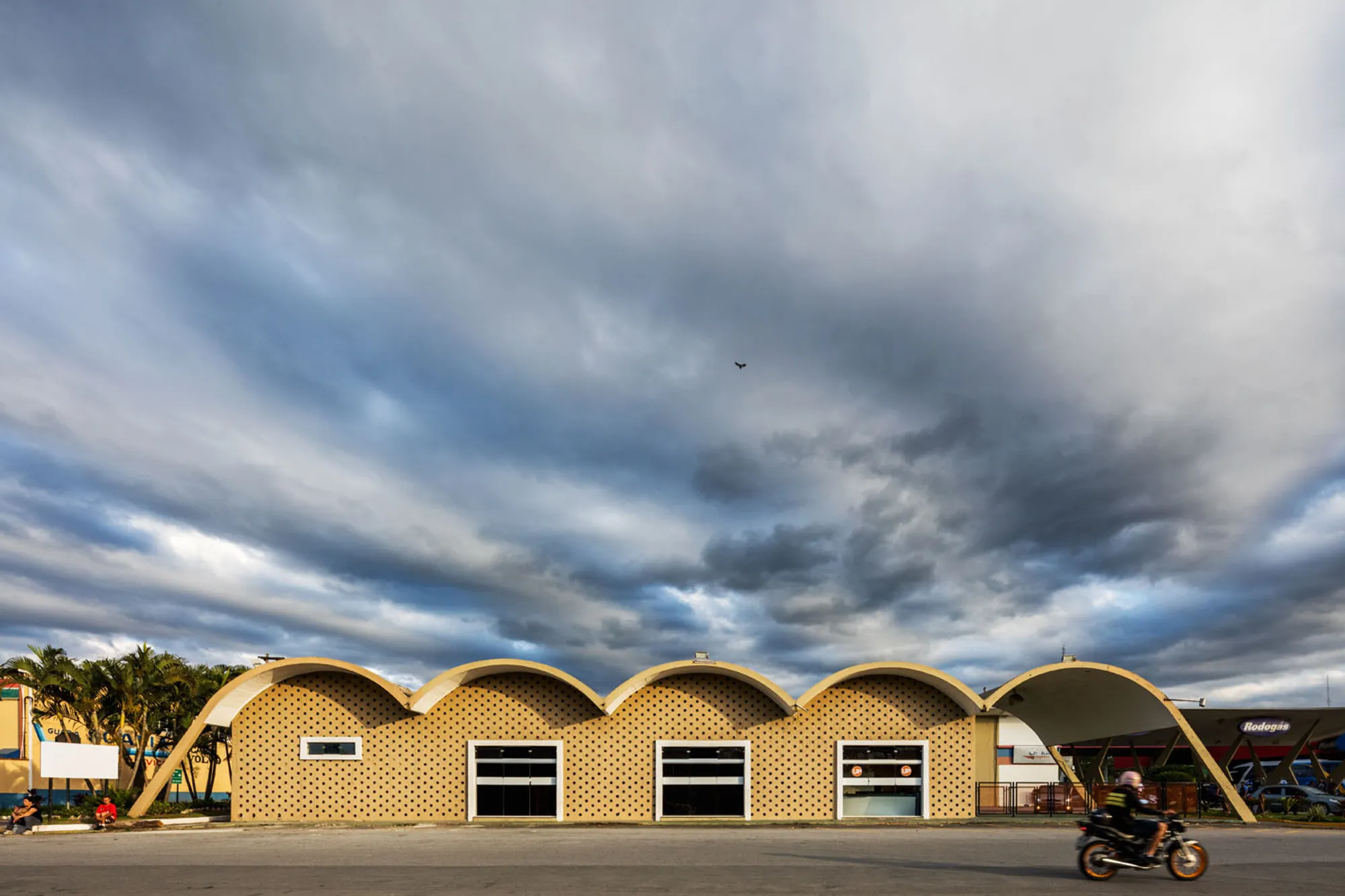 Architecture Classics: 500 Club by Oscar Niemeyer: A Modernist Landmark of Brazilian Design