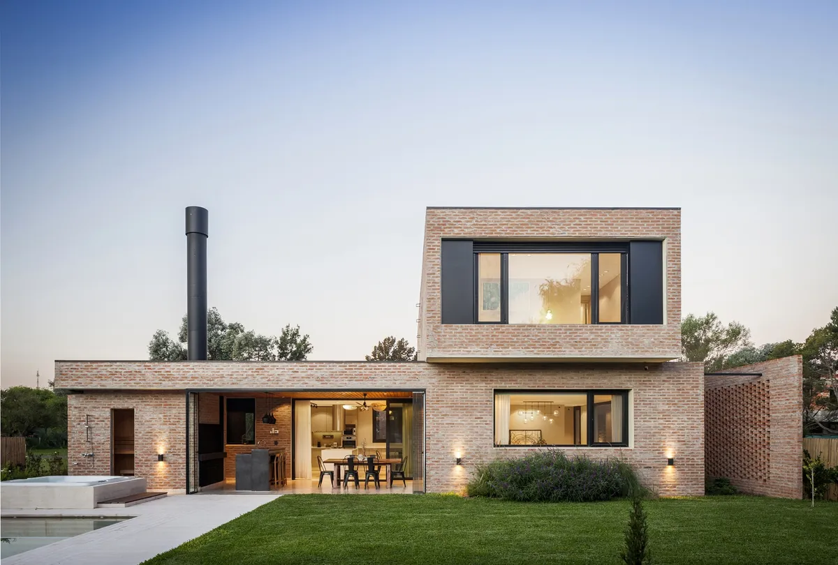 Brick House by Lattes Salinas Arquitectos: Modern Residential Design in Pilar, Argentina