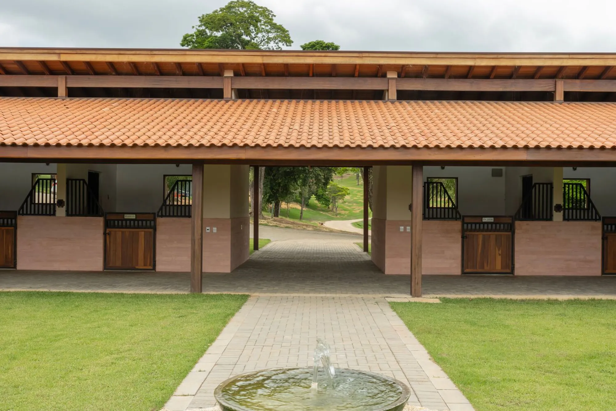 Haras HCN by Per Cavalli Arquitetura: A Modern Equestrian Retreat in Porto Feliz, Brazil