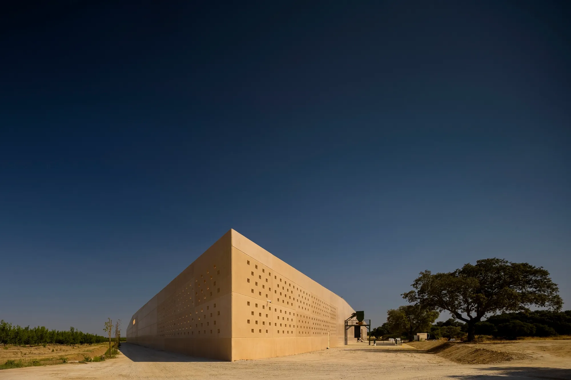Walnut Factory by ARC Arquitectos: Sustainable Industrial Design in Évora, Portugal