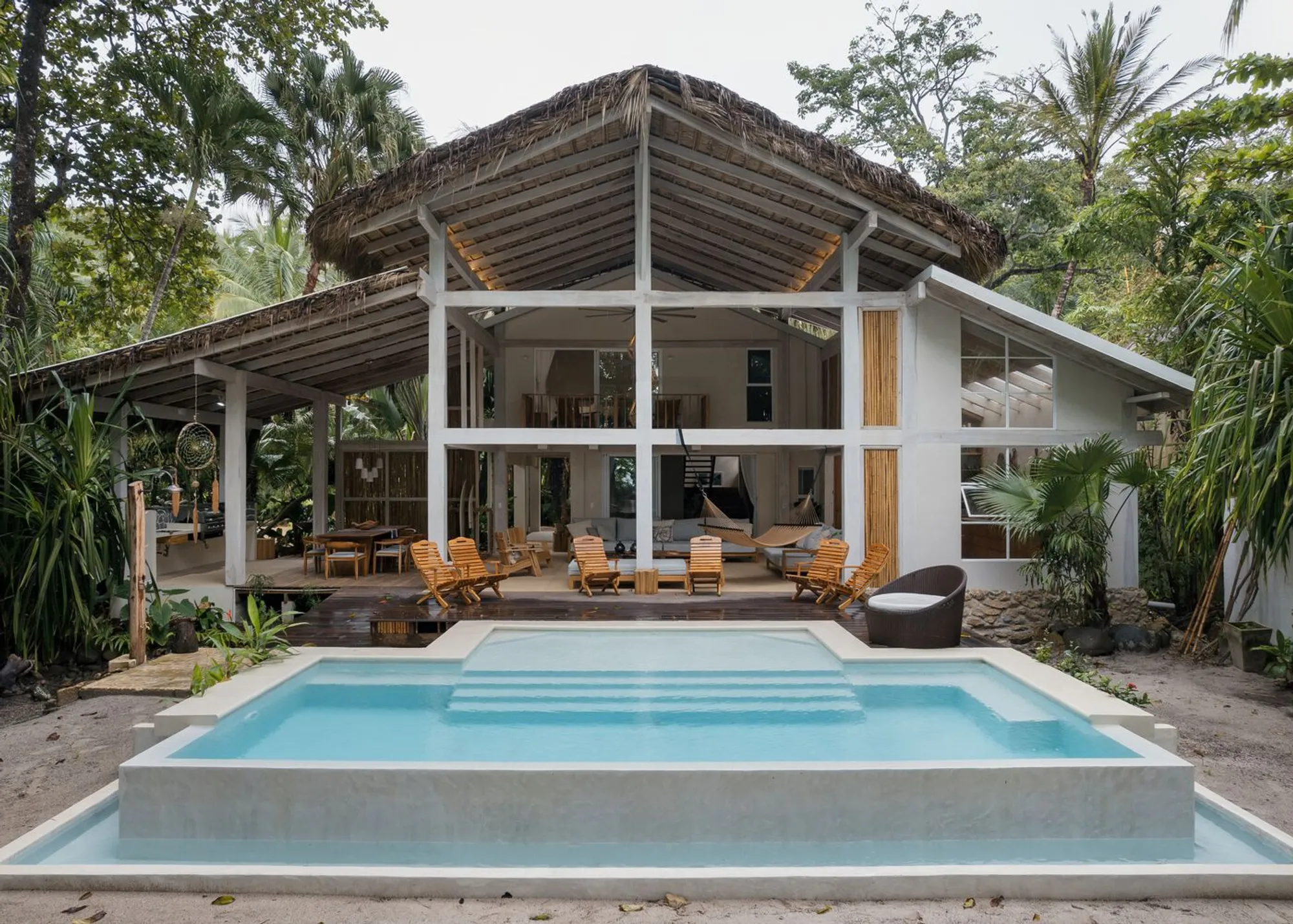 Arena House in Costa Rica by Álvarez Arquitectos: A Tropical Beachfront Architecture Embracing Nature