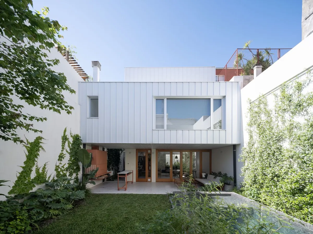 Planes House by Estudio Damero: Transforming a Historic Chorizo House into an Urban Oasis in Buenos Aires