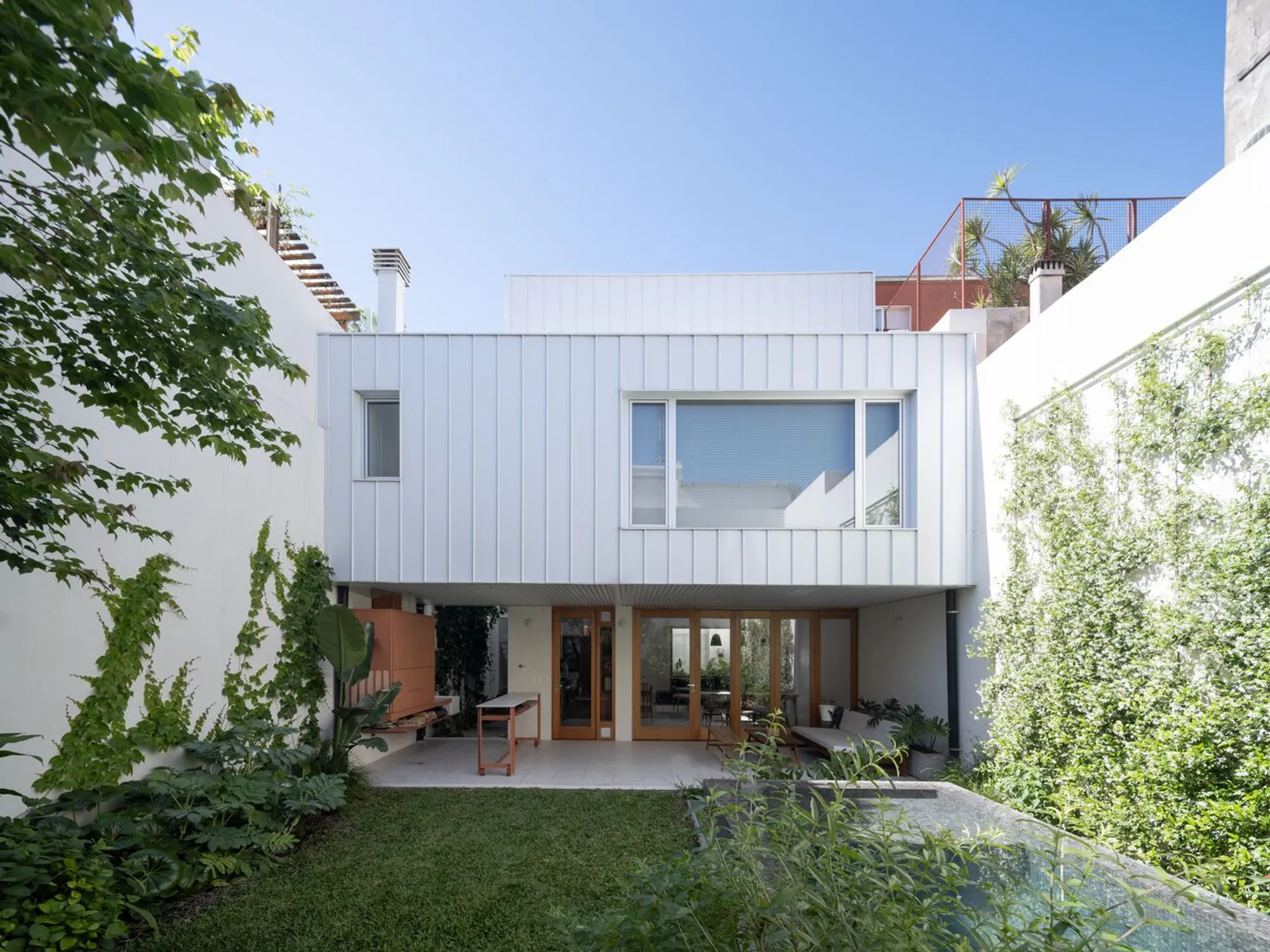Planes House by Estudio Damero: Transforming a Historic Chorizo House into an Urban Oasis in Buenos Aires