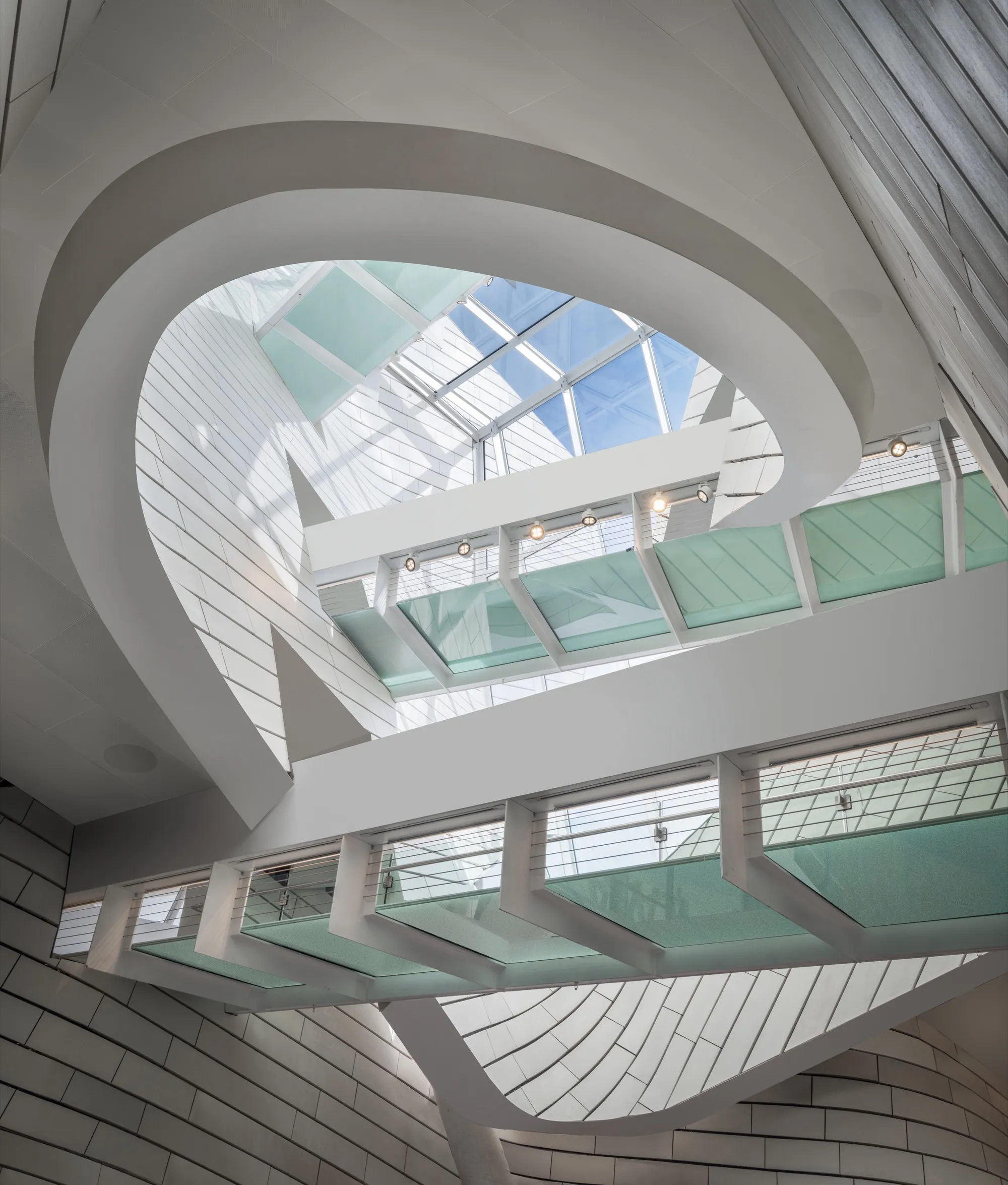 Morphosis Lifts a Landscaped Plaza Over 25,000 Square Feet of Gallery Space in Costa Mesa
