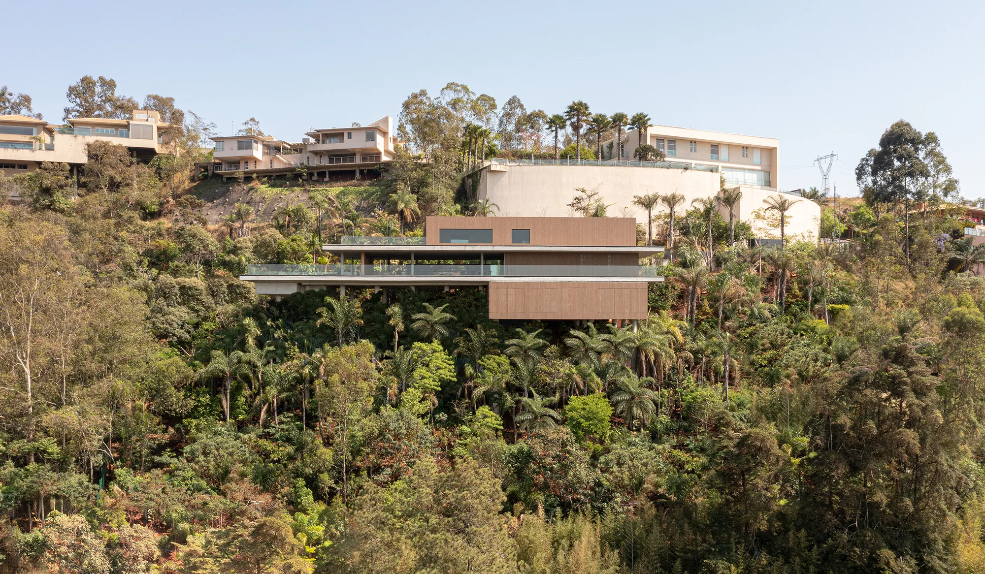 Studio mk27 Suspends a Timber and Concrete House Ten Meters Above the Minas Gerais Mountains