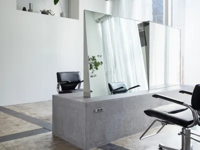 SIDES CORE Tilts Mirrors on Two Axes to Rethink Privacy Inside an Osaka Hair Salon