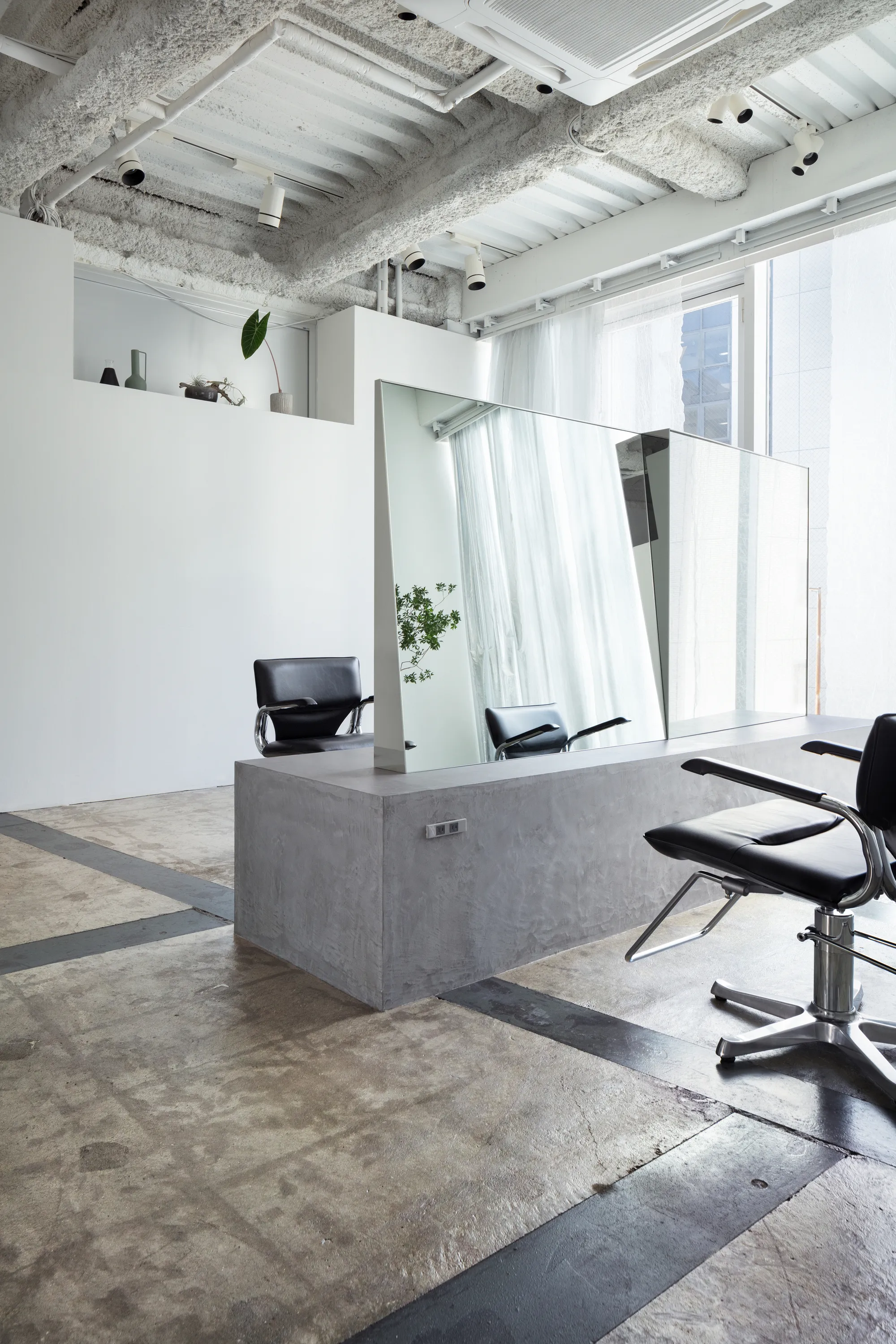 SIDES CORE Tilts Mirrors on Two Axes to Rethink Privacy Inside an Osaka Hair Salon