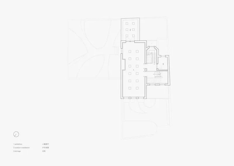 Floor plan drawing showing upper level with grid of columns in main hall