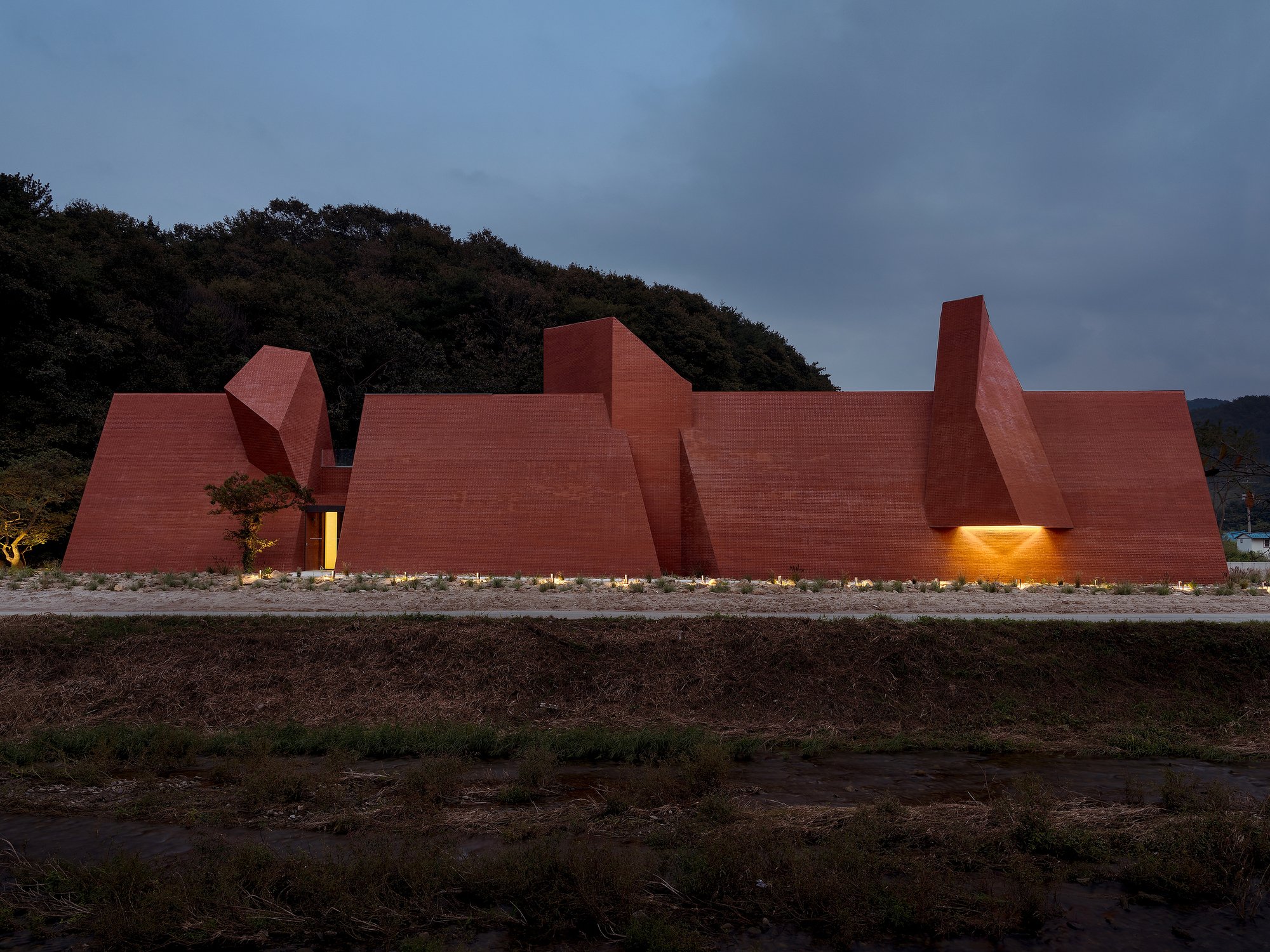 SOSOKKI ANAC Builds a Post-Apocalyptic Monastery Disguised as a Café in Rural South Korea