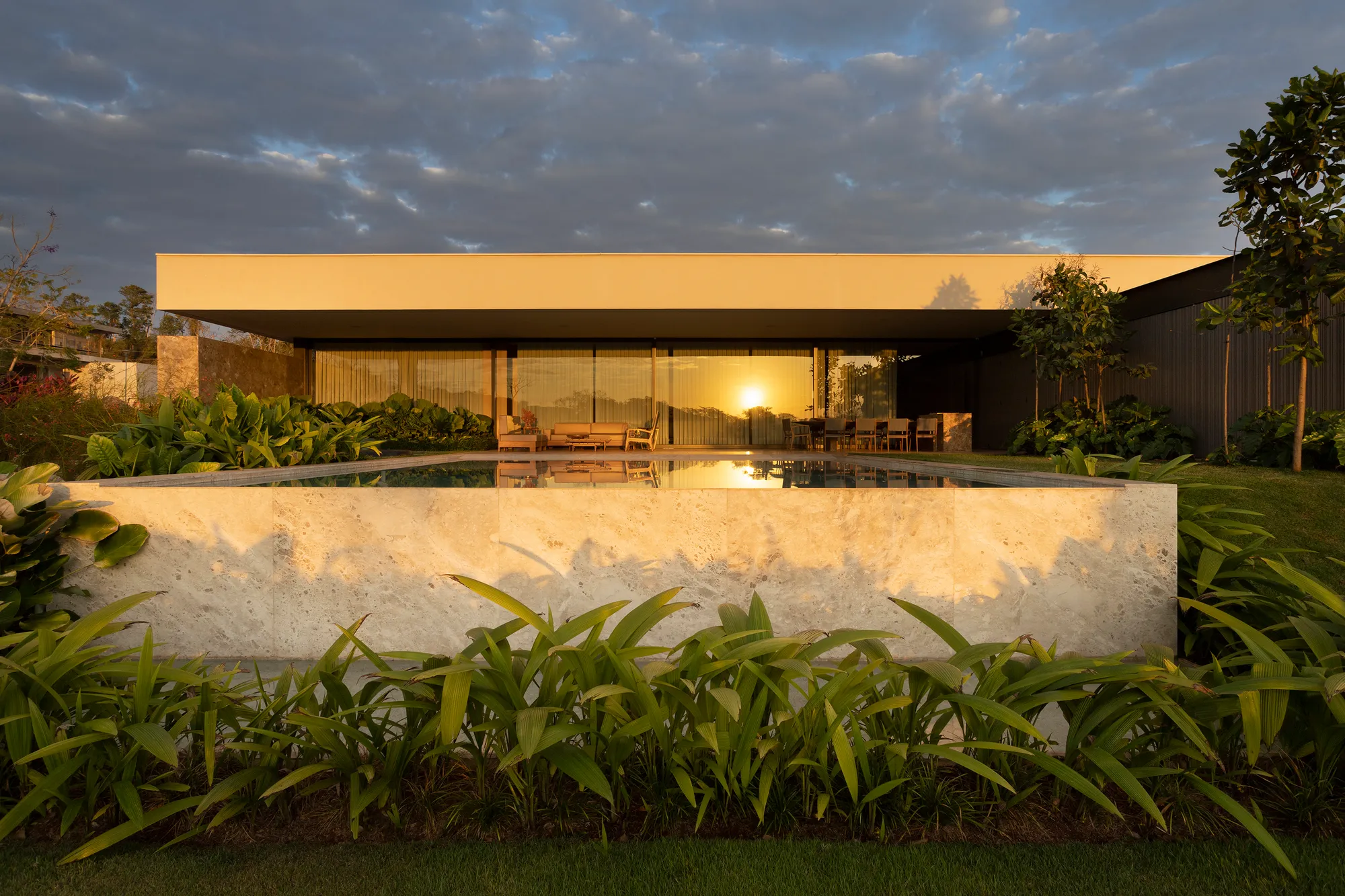 N2B Arquitetura Turns a Ribeirão Preto Home into a Refuge Behind Concrete Screens and Freijó Wood