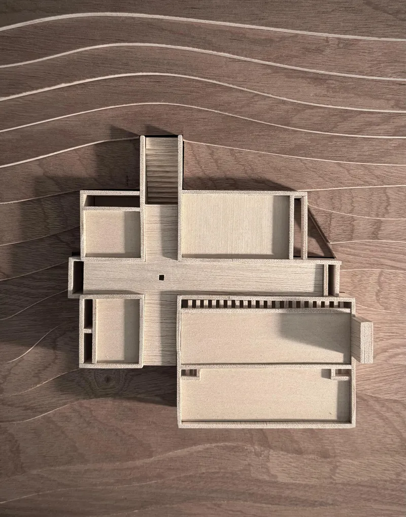 Top view of the physical study model in light wood on a wooden surface