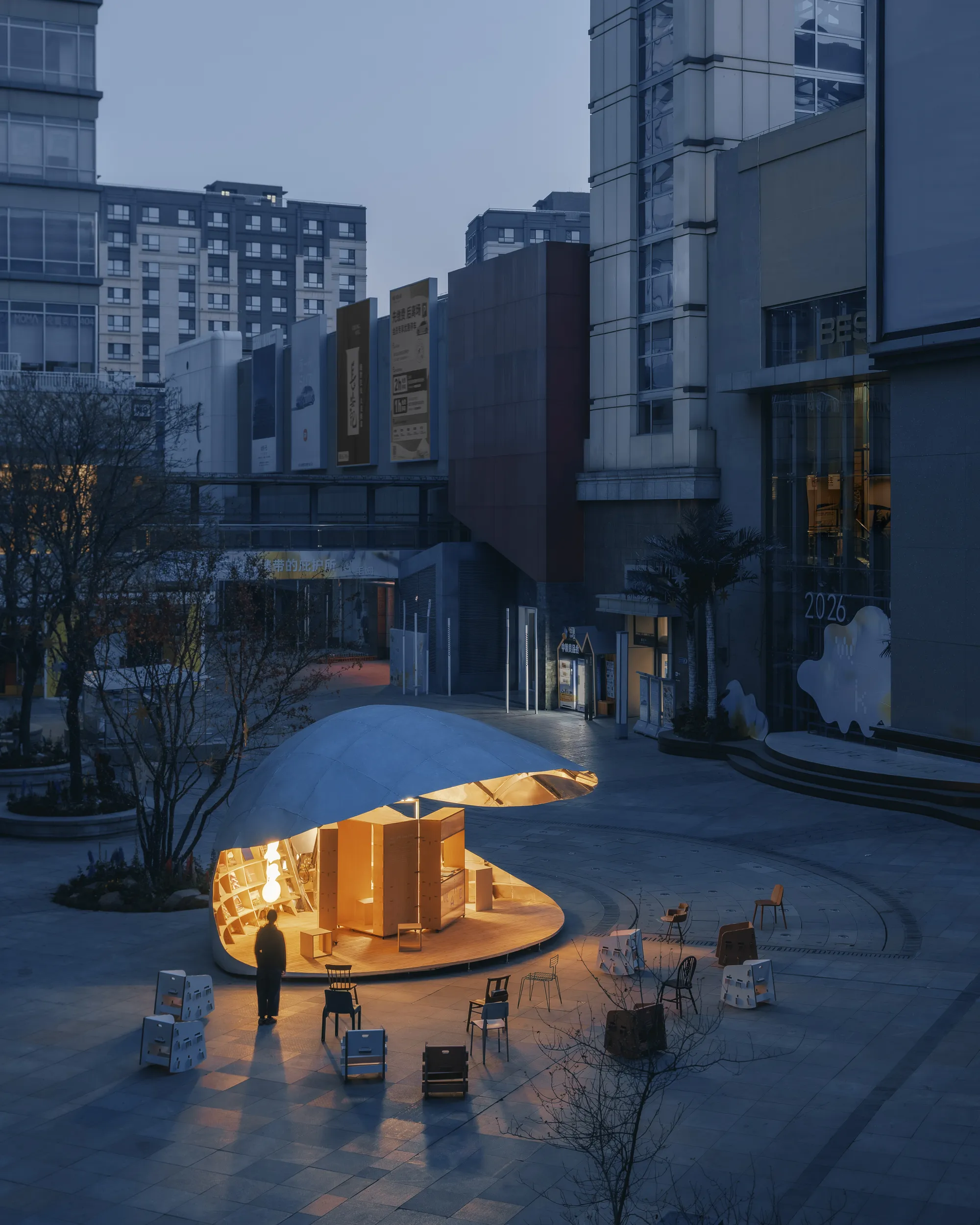 LUO Studio's Shell Book Pavilion Opens and Closes Like a Clam on a Beijing Plaza