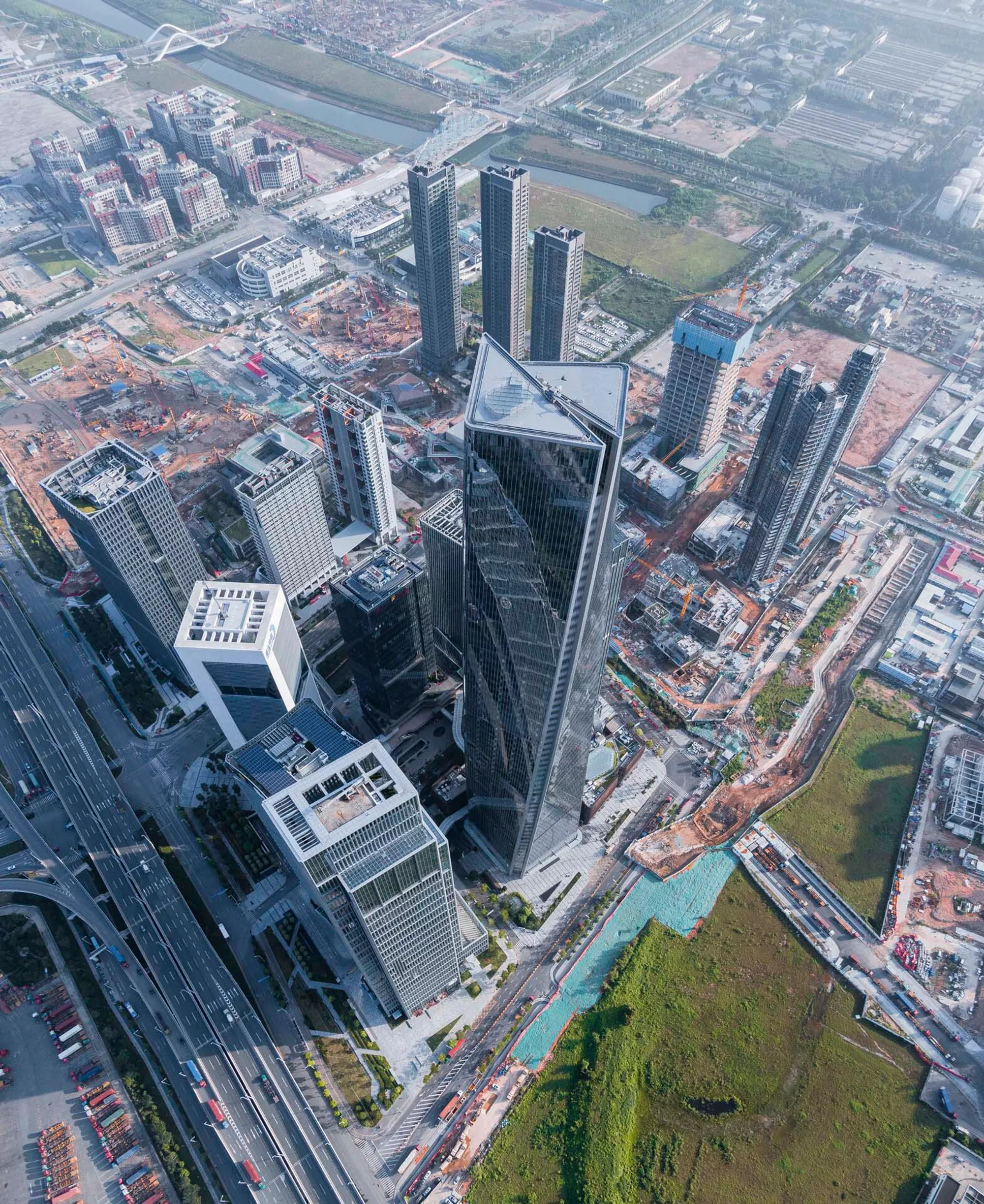 Gensler Twists a 300-Meter Tower in Shenzhen to Unite Two Cities in Glass