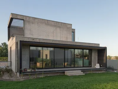 MFOLM Arquitectos Designs Two Sister Houses in Mendoza That Share a Plot but Not an Identity