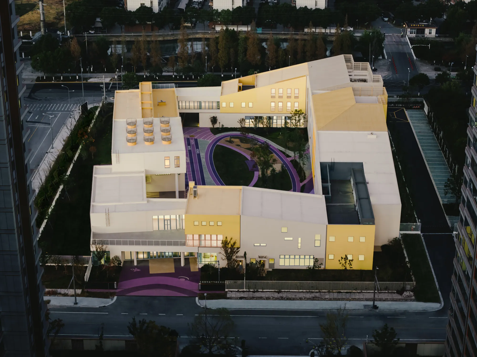 SoBA Wraps a 21-Classroom Kindergarten Around a Purple Courtyard in Suzhou