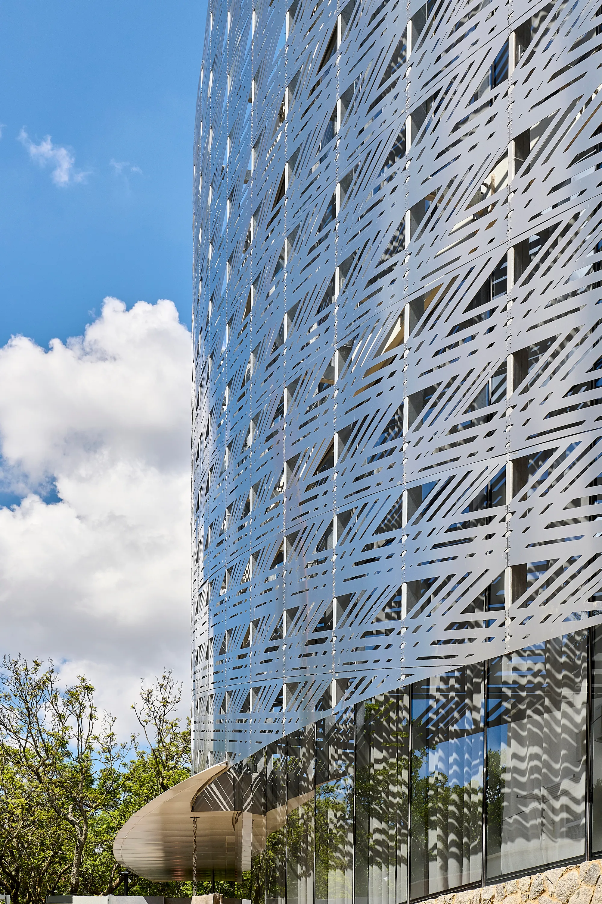 GLH Architects Wraps Pretoria's Ivory Coast Embassy in a Woven White Screen