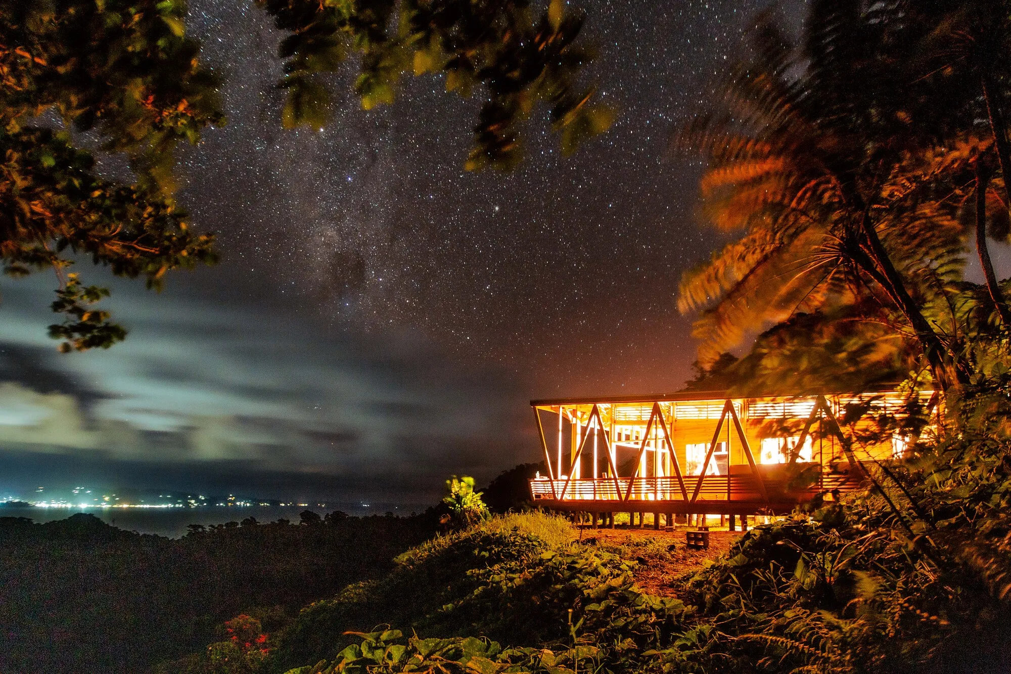 CAUKIN Studio Builds a Cyclone-Resistant Hilltop Cafe for a Fijian Village in Eight Weeks
