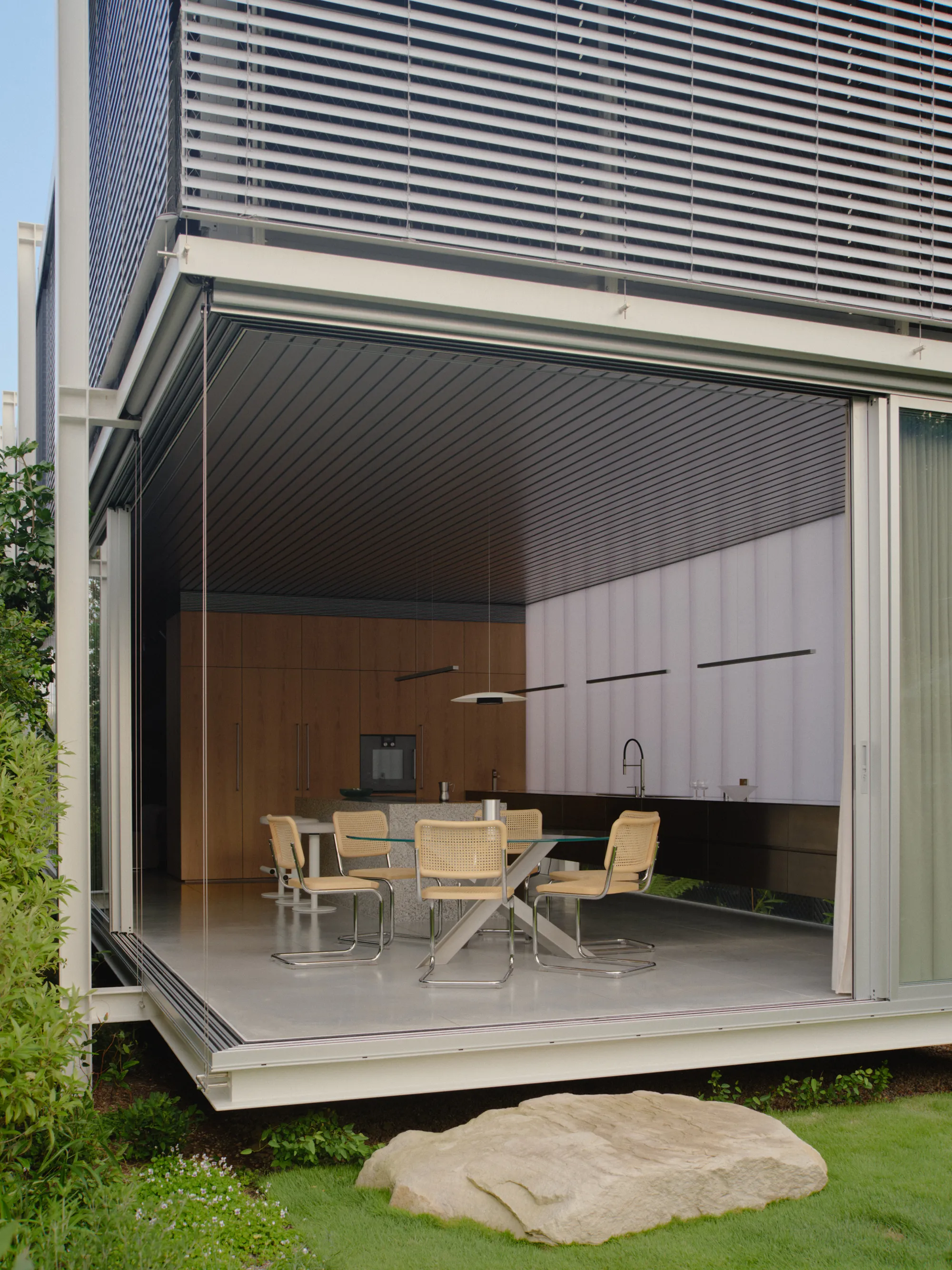 Nick Kent Design Builds a Lightweight Steel House as a Kit of Parts in Bondi