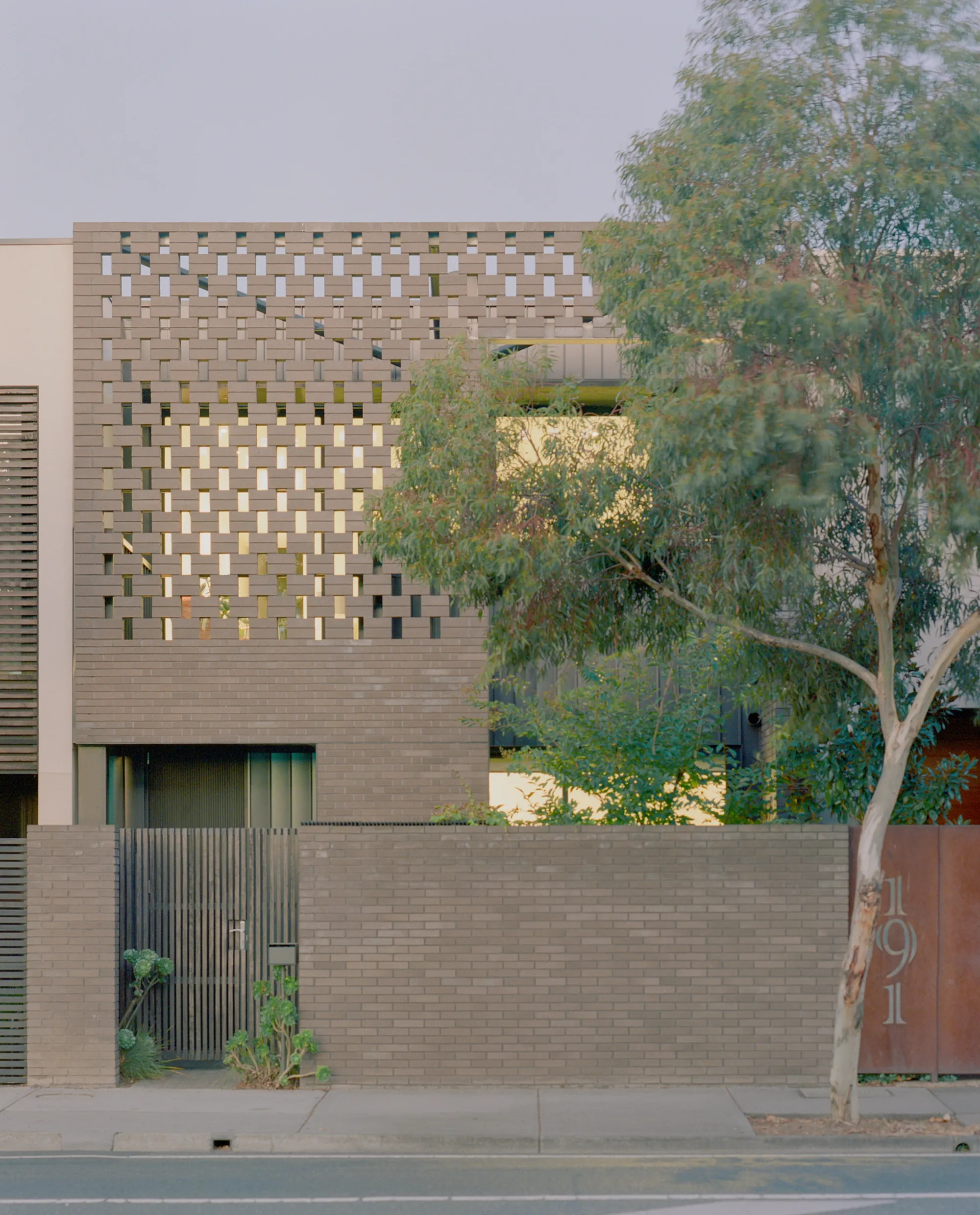 Sonelo Architects Carves Light and Air into a Narrow Richmond Townhouse