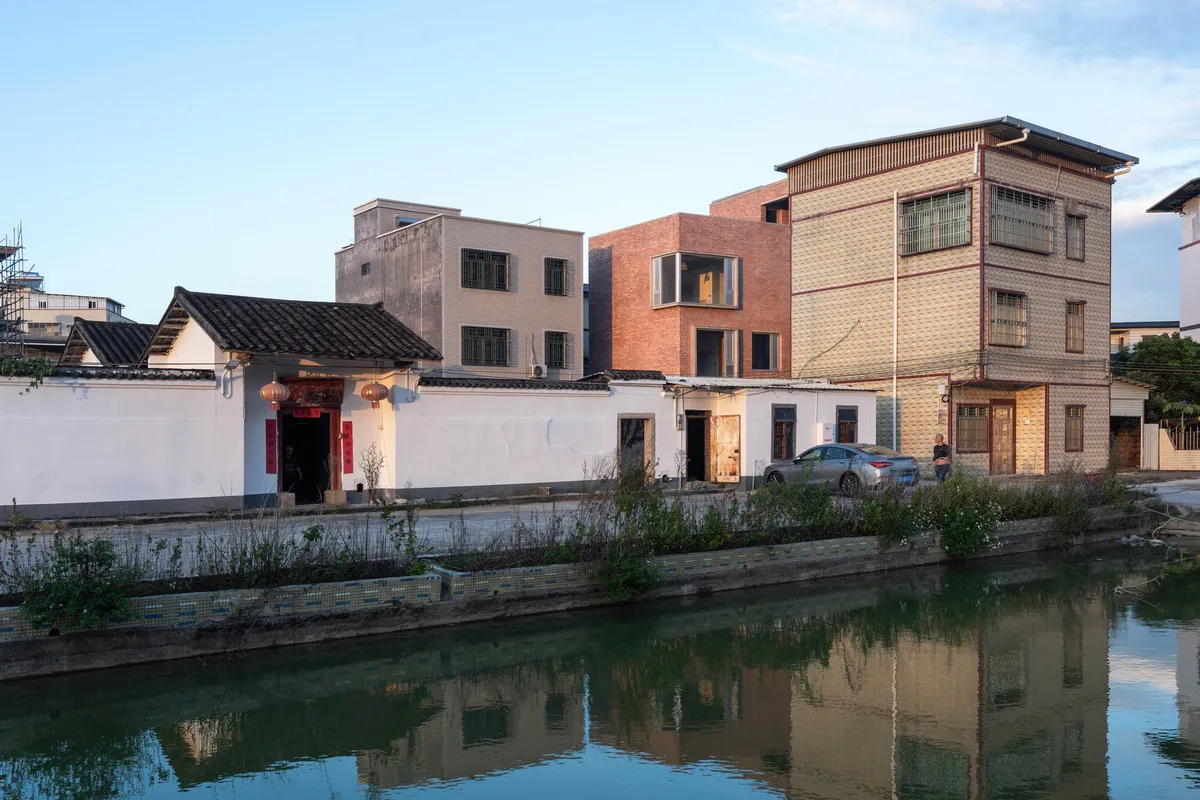 WUWU Atelier and ADINJU Rebuild an Ancestral Home in Guangdong with Quiet Brick Precision