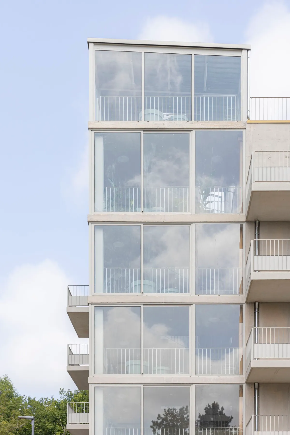 ABC Studio Wraps 20 Senior Housing Units in Glazed Balconies on Nancy's Haut-du-Lièvre Plateau