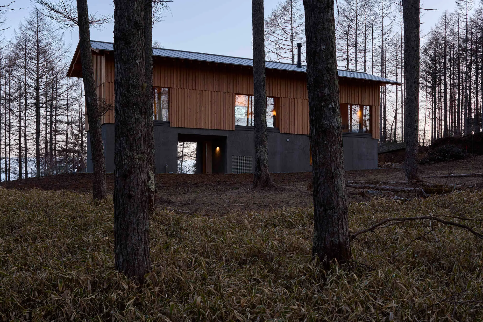 Imajo Design Plants a Timber Retreat at 1,600 Meters on Japan's Kirigamine Plateau