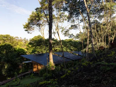 Mestizo Estudio Arquitectura Lifts a Timber Refuge into Ecuador's Forest Canopy