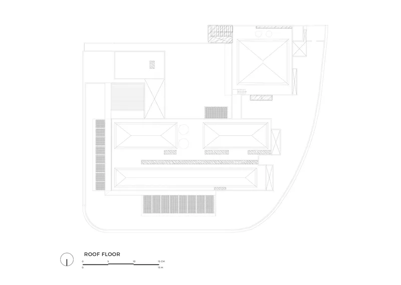 Roof floor plan showing the terracotta tile roof structure and ventilation grilles on the curved plot