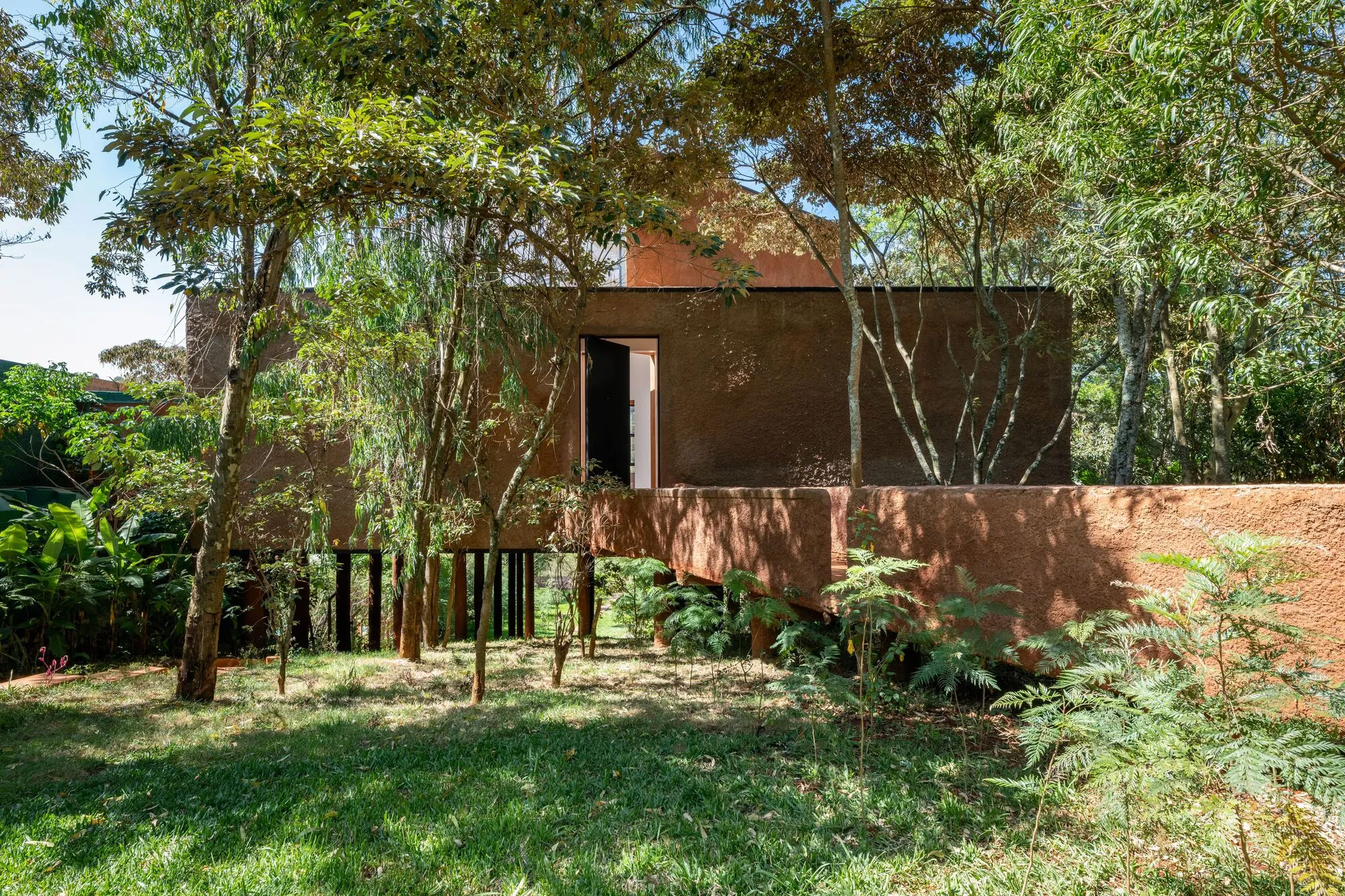Adjaye Associates Builds an Artist's Studio from Earth and Air in Nairobi's Karen Valley