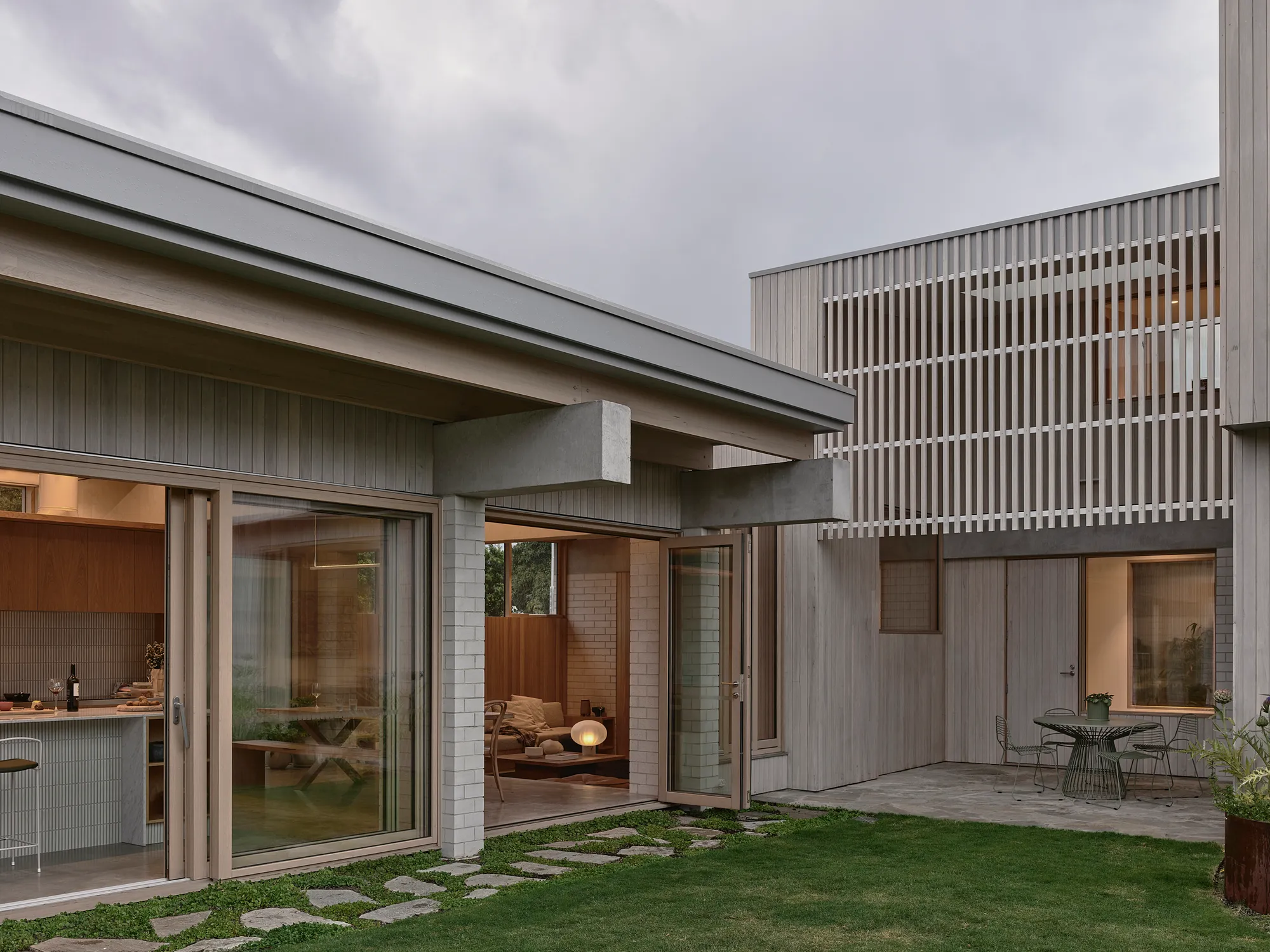 MRTN Architects Channels California Eichler Homes on a Melbourne Corner Block