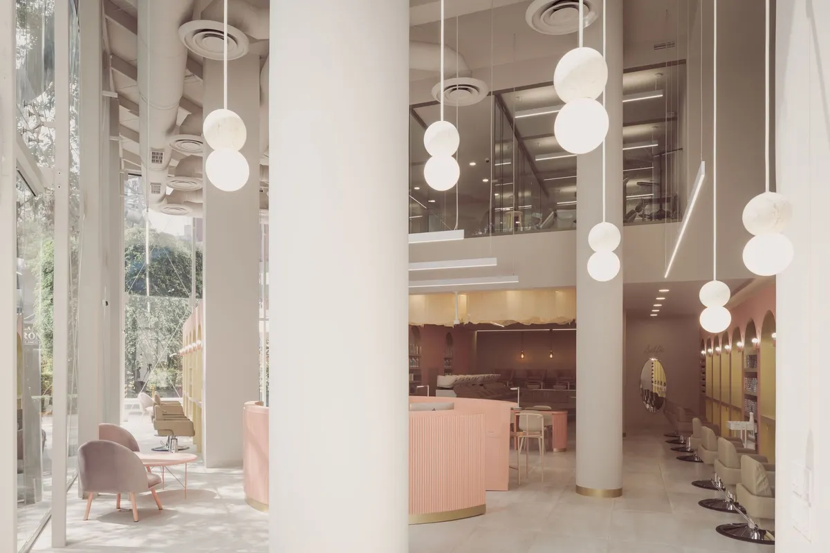 VOID Studio Wraps a Mexico City Beauty Salon in Curves, Brass, and Choreographed Pink