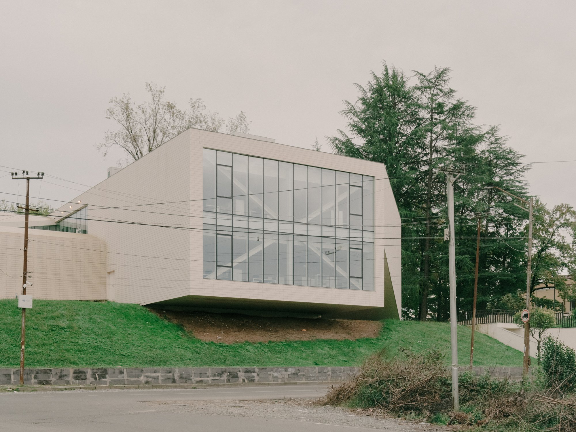 Three Studios Give Georgia's Second City a Cantilevered Cultural Landmark in a Park