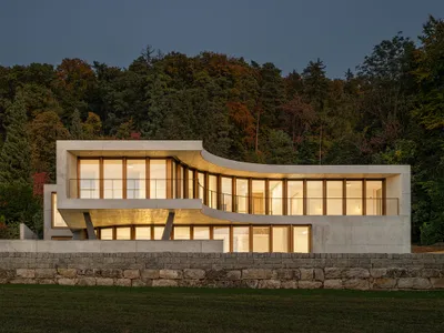 Winkelhaus: A Curved Concrete Home Shaped by Terrain