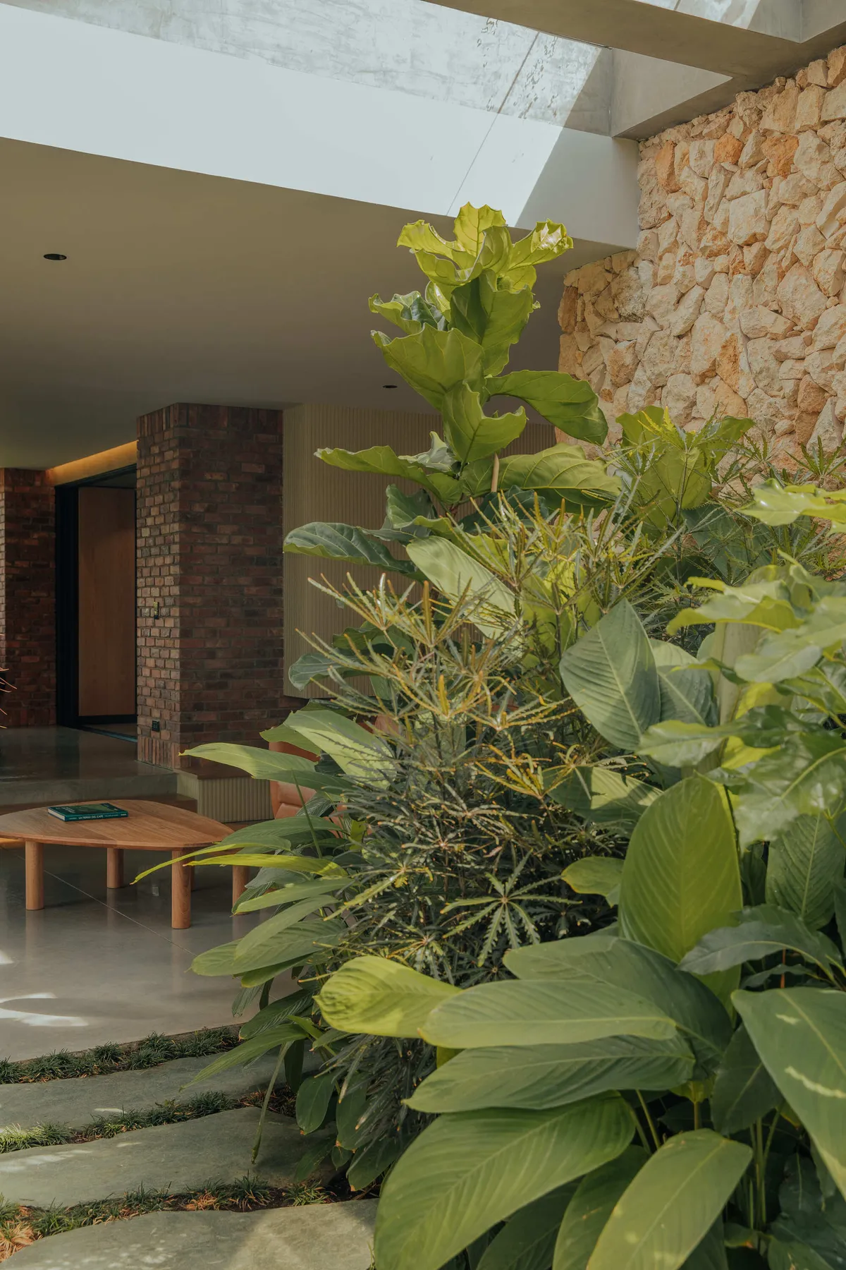 Bon Studio Wraps a Colombian Hillside Home in Timber, Stone, and Tropical Courtyards