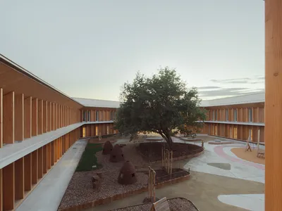 Leibar Seigneurin Stacks Two Schools on a Slope in Vertou, Letting the Roof Chase the Ground