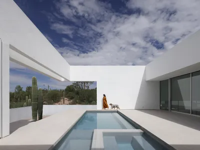 HK Associates Carves a Courtyard House into the Banks of a Tucson Arroyo