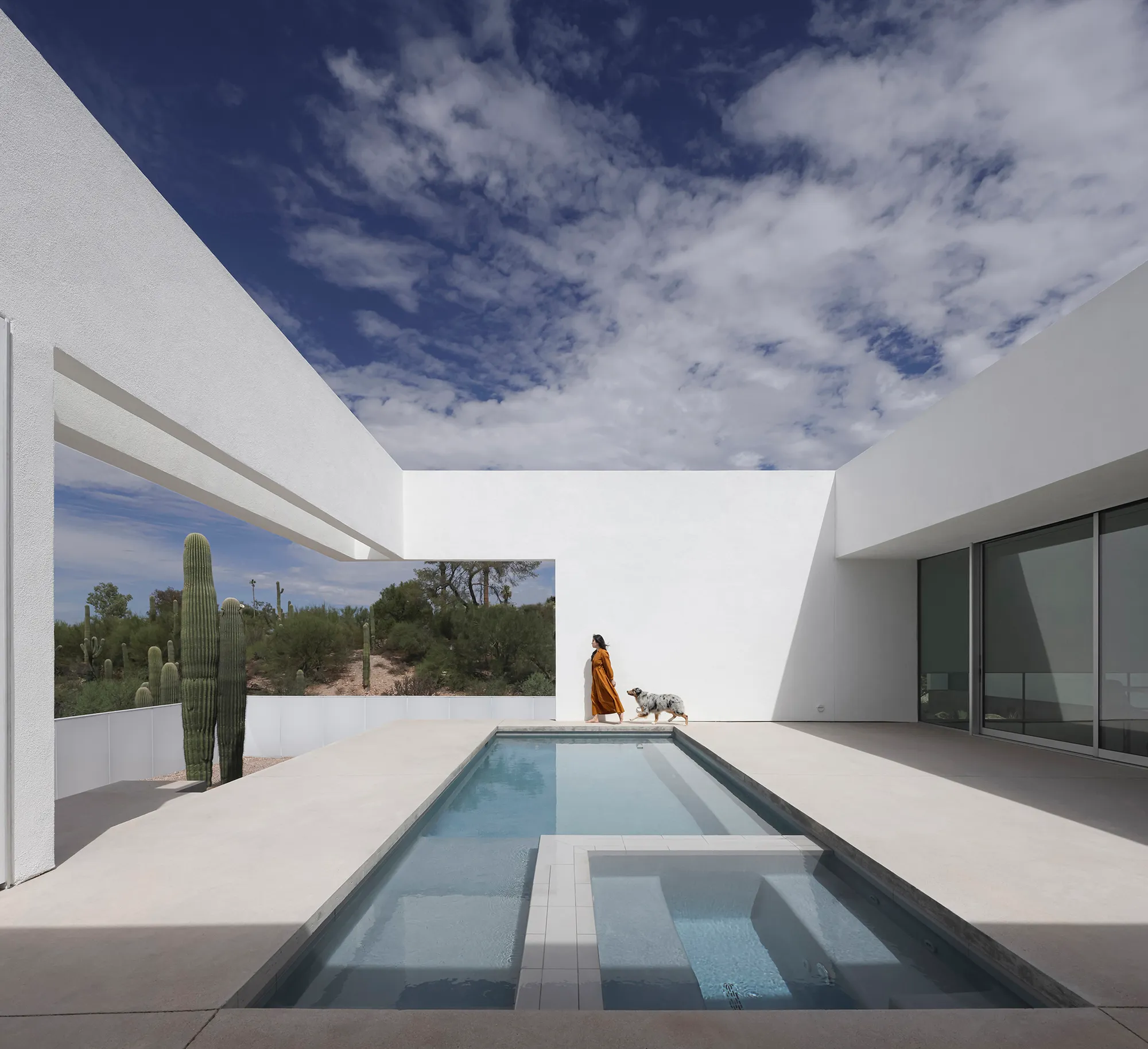 HK Associates Carves a Courtyard House into the Banks of a Tucson Arroyo
