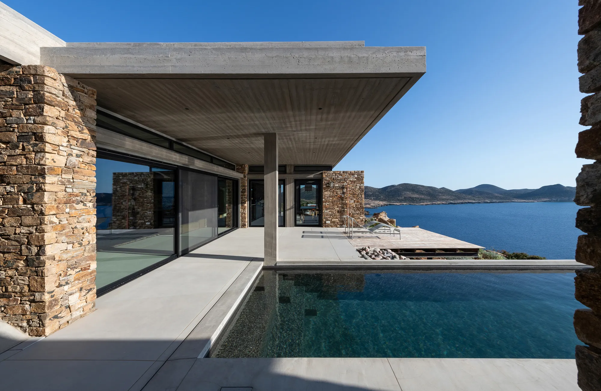 Biris-Tsiraki and Associate Architects Carve a Concrete-and-Stone Summerhouse into an Antiparos Cliff