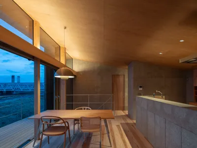 studioSHUWARI Frames the Tateyama Mountains from a Toyama Riverbank House
