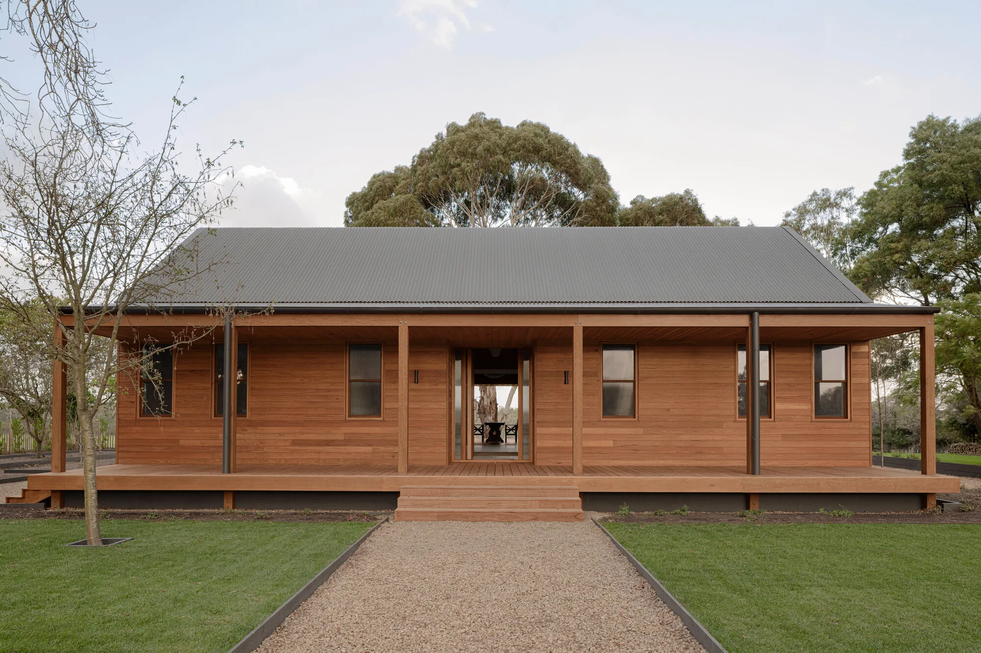 Porebski Architects Replaces an Asbestos Farmhouse with a Blackbutt Timber Pavilion on a Mornington Peninsula Vineyard