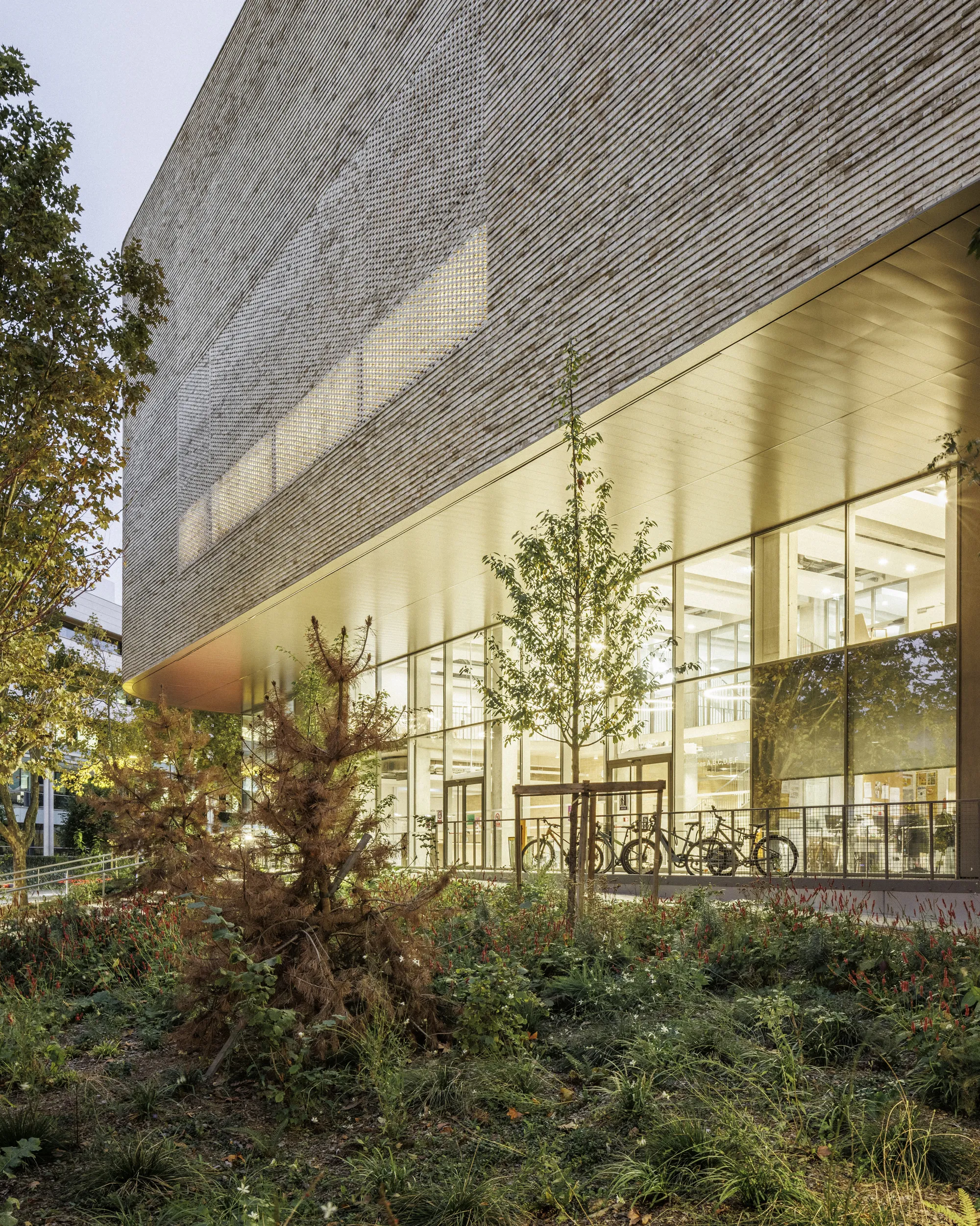 ANMA Wraps a Brick Monolith Around 1,000 Seats and Recycled Oyster Shells in Colombes