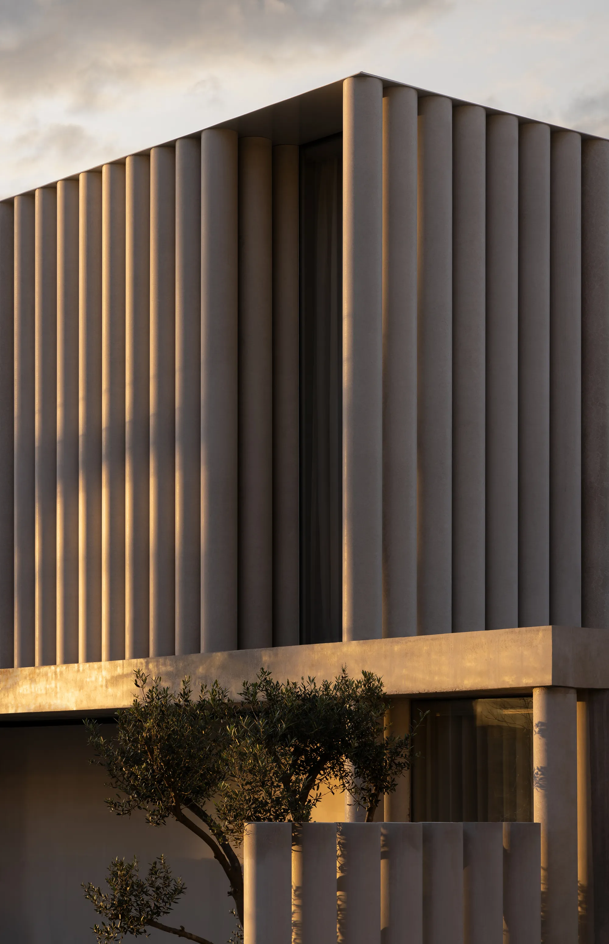 FGR Architects Folds a Concrete Curtain Around a Layered Toorak Residence