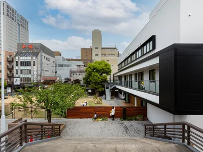 HIBINOSEKKEI and Youji no Shiro Wrap an Okayama Nursery in Copper-Dusted Timber Louvers