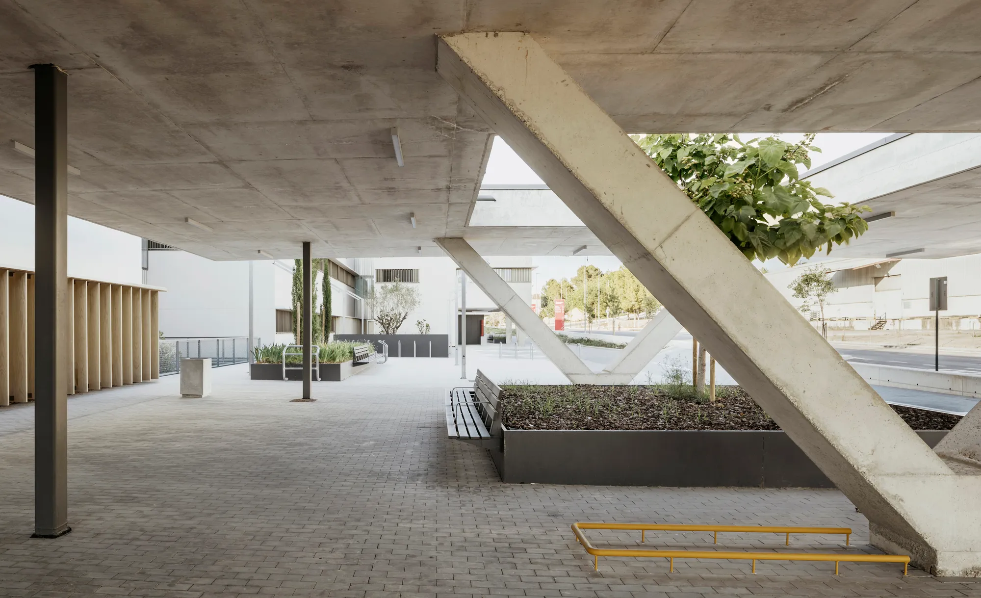 Contell-Martínez and Manuel Vega Plant a Hospital in an Industrial Zone South of Ontinyent